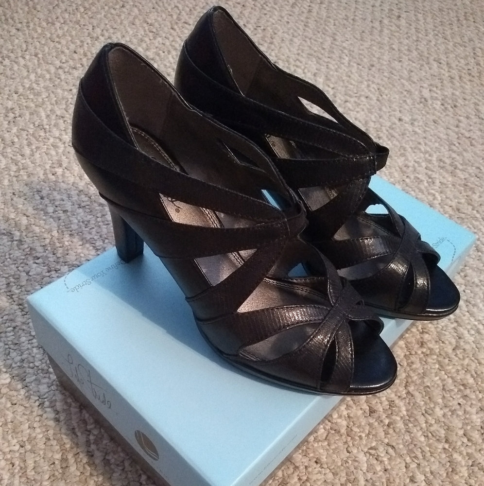 Life Stride Black Leather Heels